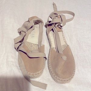 Girls tan espadrilles made in Spain sz 33 fits sz 2.5